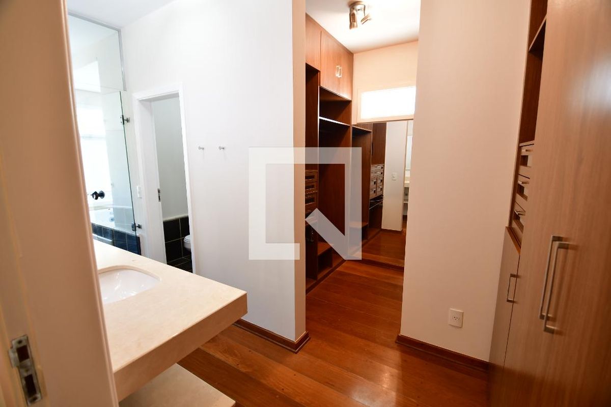 Casa à Venda - Lot. Alphaville Campinas, 4 Quartos,  500 m2 em , Campinas - sp | SoloBR