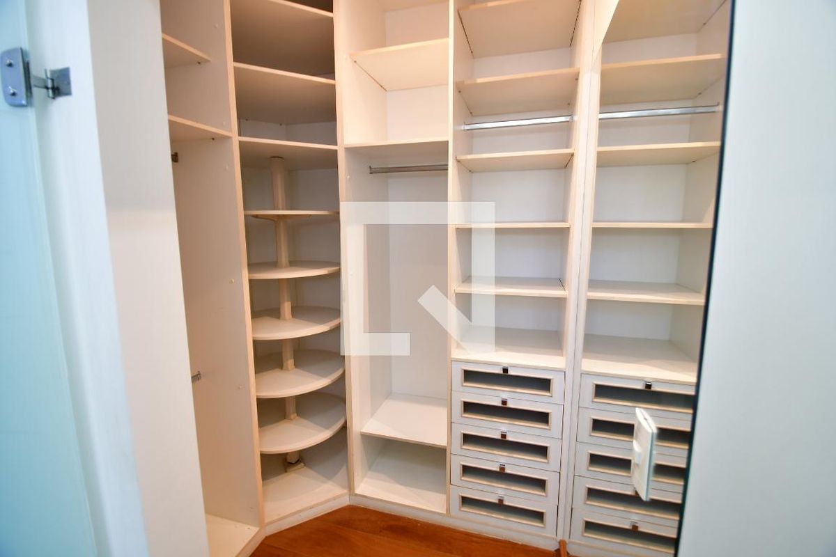 Casa à Venda - Lot. Alphaville Campinas, 4 Quartos,  500 m2 em , Campinas - sp | SoloBR