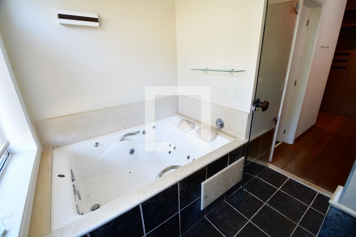 Casa à Venda - Lot. Alphaville Campinas, 4 Quartos,  500 m2 em , Campinas - sp | SoloBR