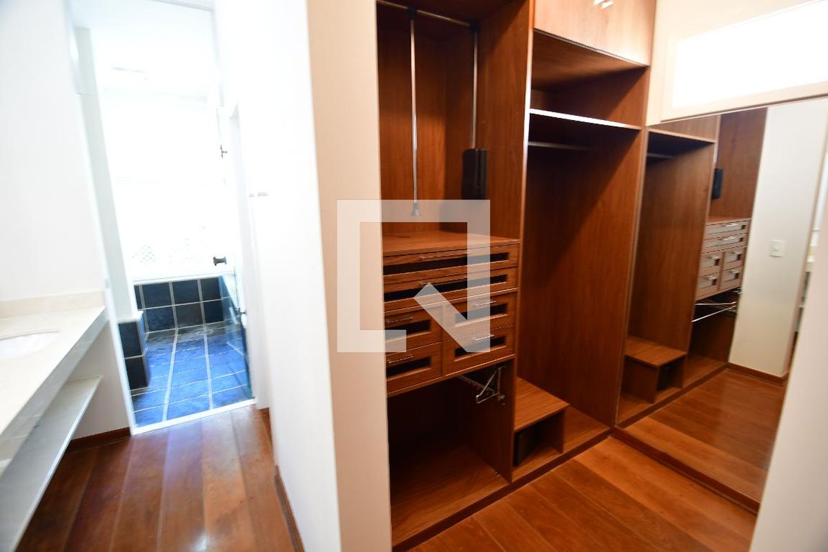 Casa à Venda - Lot. Alphaville Campinas, 4 Quartos,  500 m2 em , Campinas - sp | SoloBR