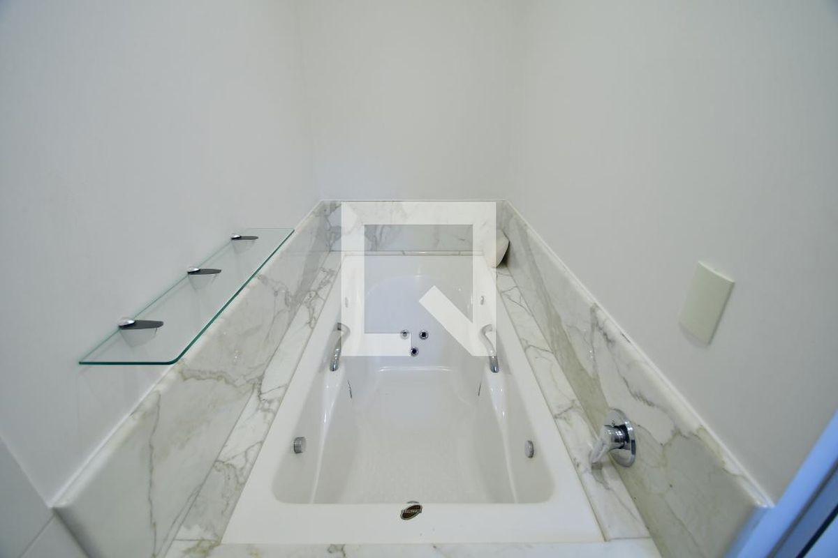 Casa à Venda - Lot. Alphaville Campinas, 4 Quartos,  500 m2 em , Campinas - sp | SoloBR