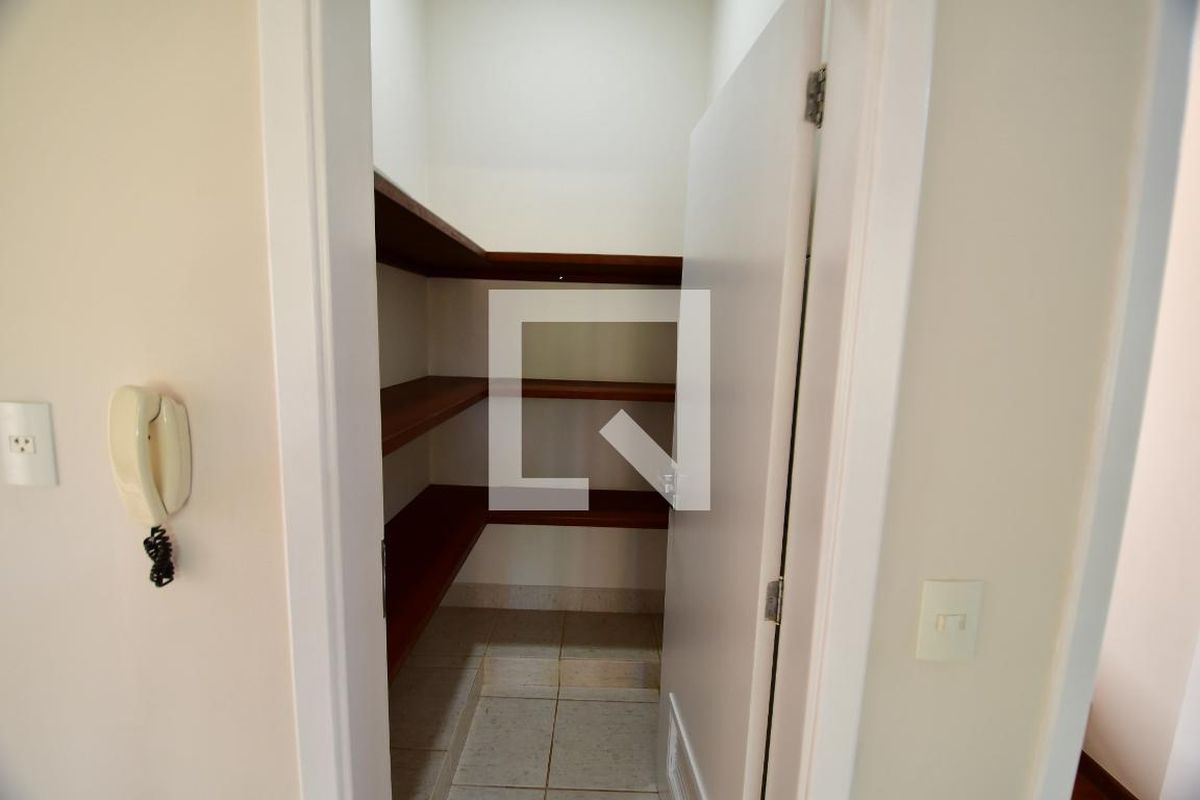 Casa à Venda - Lot. Alphaville Campinas, 4 Quartos,  500 m2 em , Campinas - sp | SoloBR