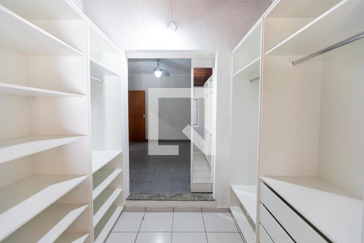 Casa à Venda - Lot. Alphaville Campinas, 3 Quartos,  140 m2 em , Campinas - sp | SoloBR