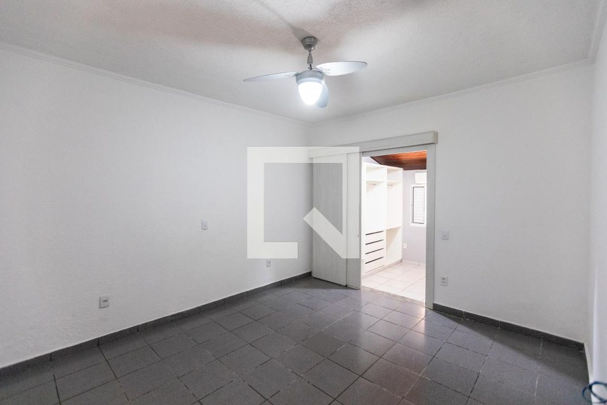 Casa à Venda - Lot. Alphaville Campinas, 3 Quartos,  140 m2 em , Campinas - sp | SoloBR