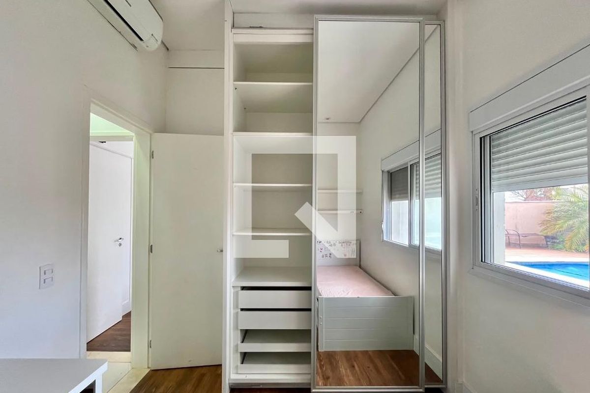 Apartamento à Venda - Mansões Santo Antônio, 2 Quartos,  217 m2 em , Campinas - sp | SoloBR
