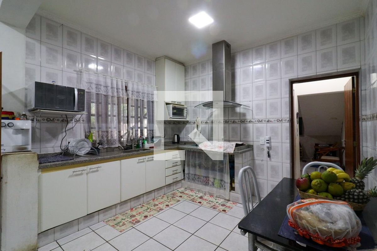 Casa à Venda - Barão Geraldo - Centro, 4 Quartos,  256 m2 em , Campinas - sp | SoloBR
