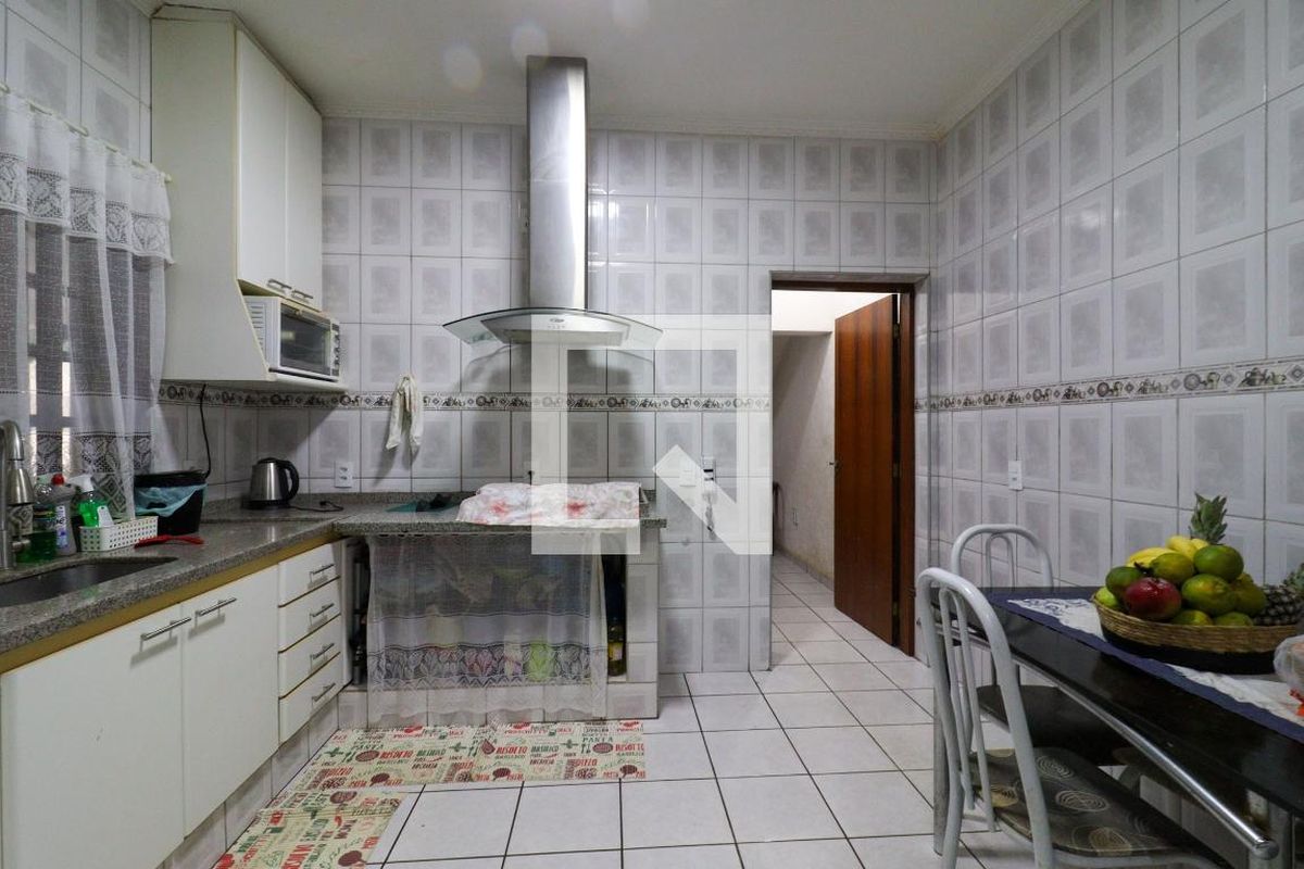Casa à Venda - Barão Geraldo - Centro, 4 Quartos,  256 m2 em , Campinas - sp | SoloBR