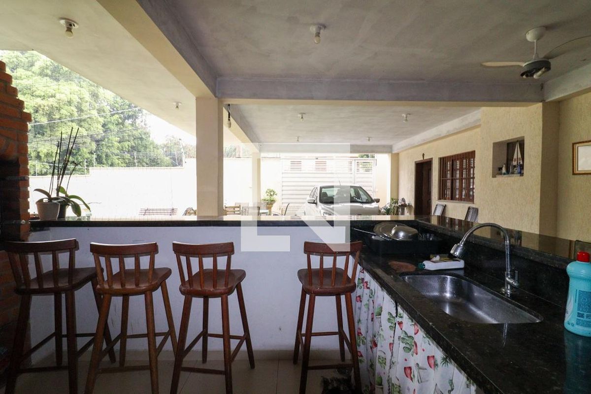 Casa à Venda - Barão Geraldo - Centro, 4 Quartos,  256 m2 em , Campinas - sp | SoloBR