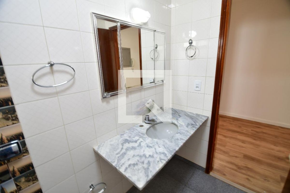 Casa à Venda - Lot. Alphaville Campinas, 3 Quartos,  235 m2 em , Campinas - sp | SoloBR