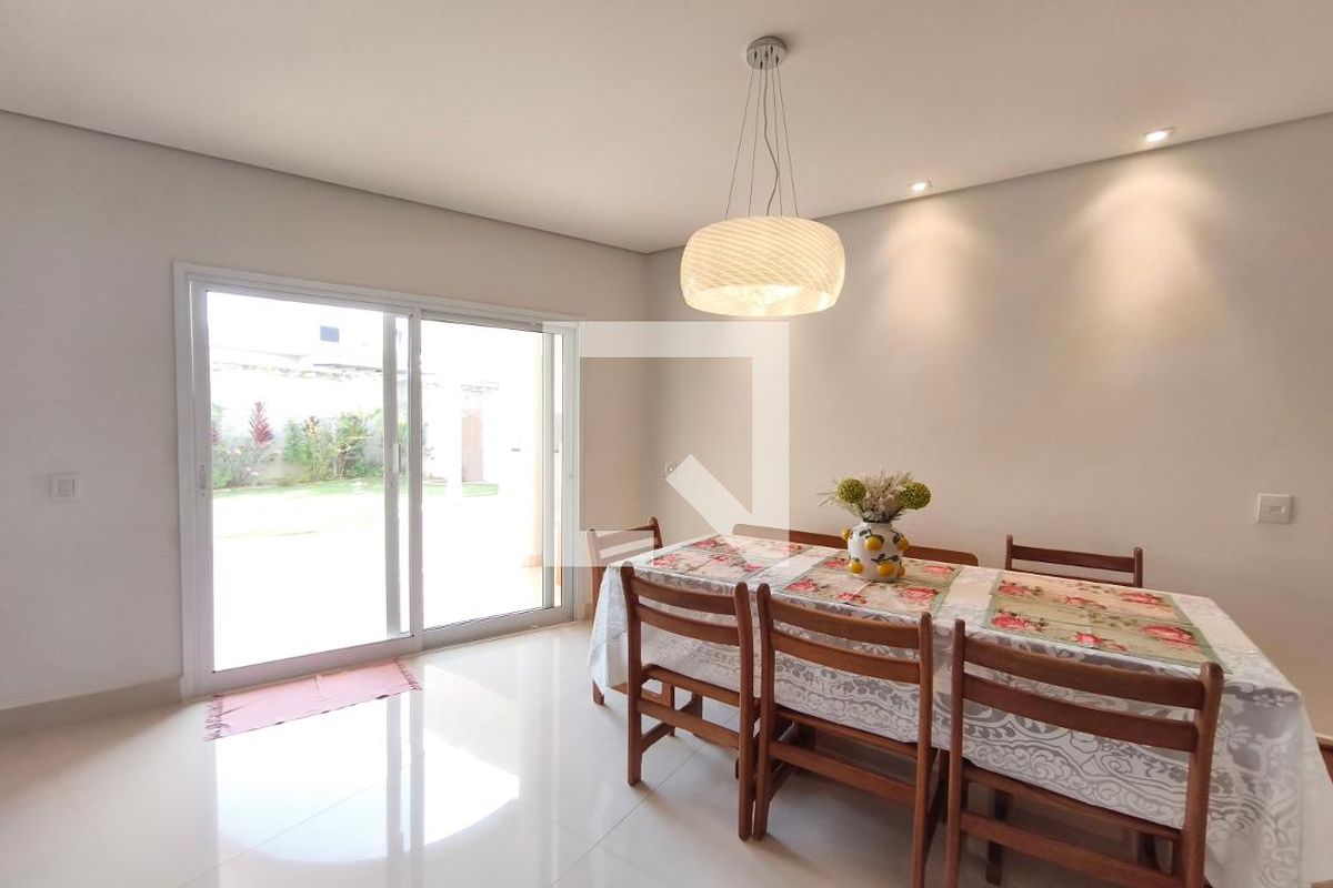 Casa à Venda - Swiss Park, 4 Quartos,  318 m2 em , Campinas - sp | SoloBR