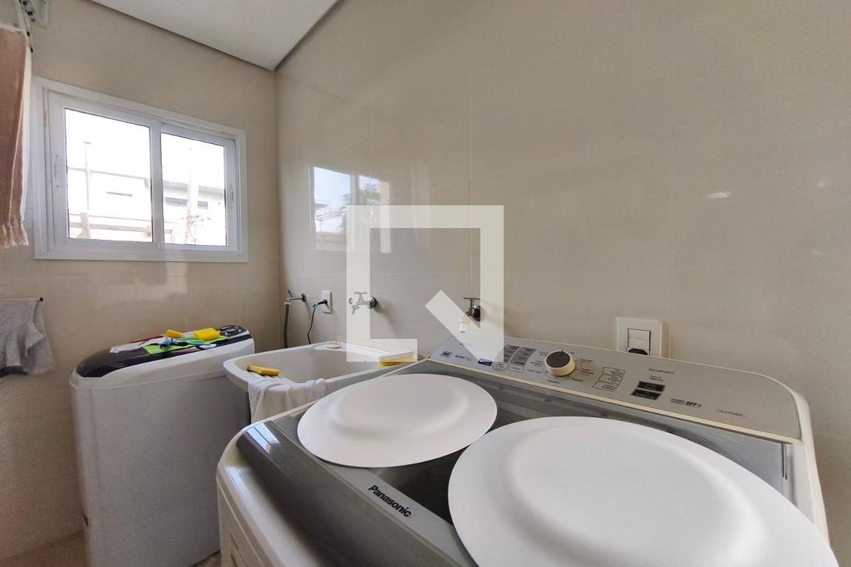 Casa à Venda - Swiss Park, 4 Quartos,  318 m2 em , Campinas - sp | SoloBR
