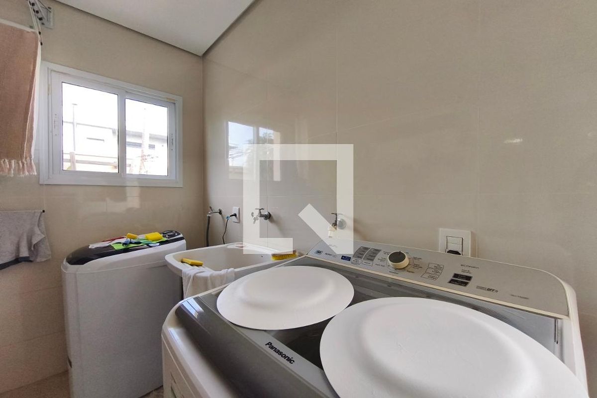 Casa à Venda - Swiss Park, 4 Quartos,  318 m2 em , Campinas - sp | SoloBR