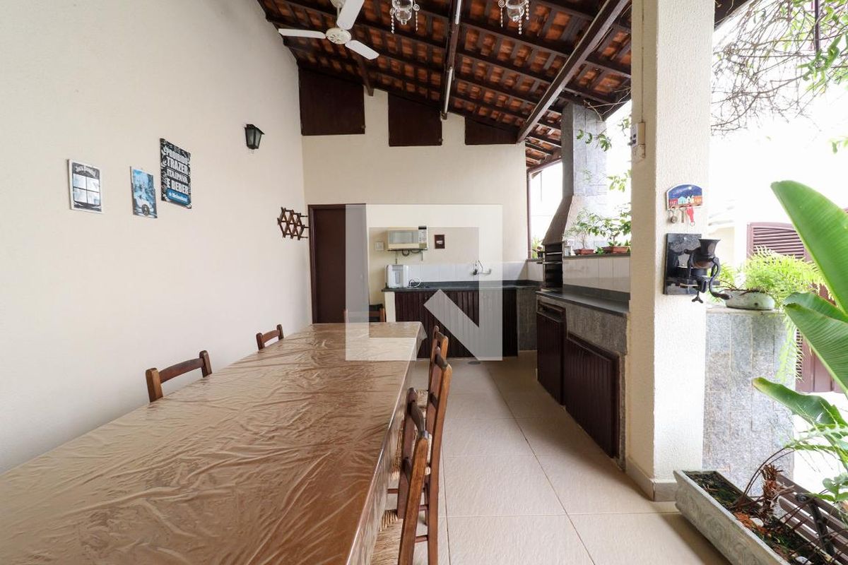 Casa à Venda - Jardim Flamboyant, 3 Quartos,  325 m2 em , Campinas - sp | SoloBR