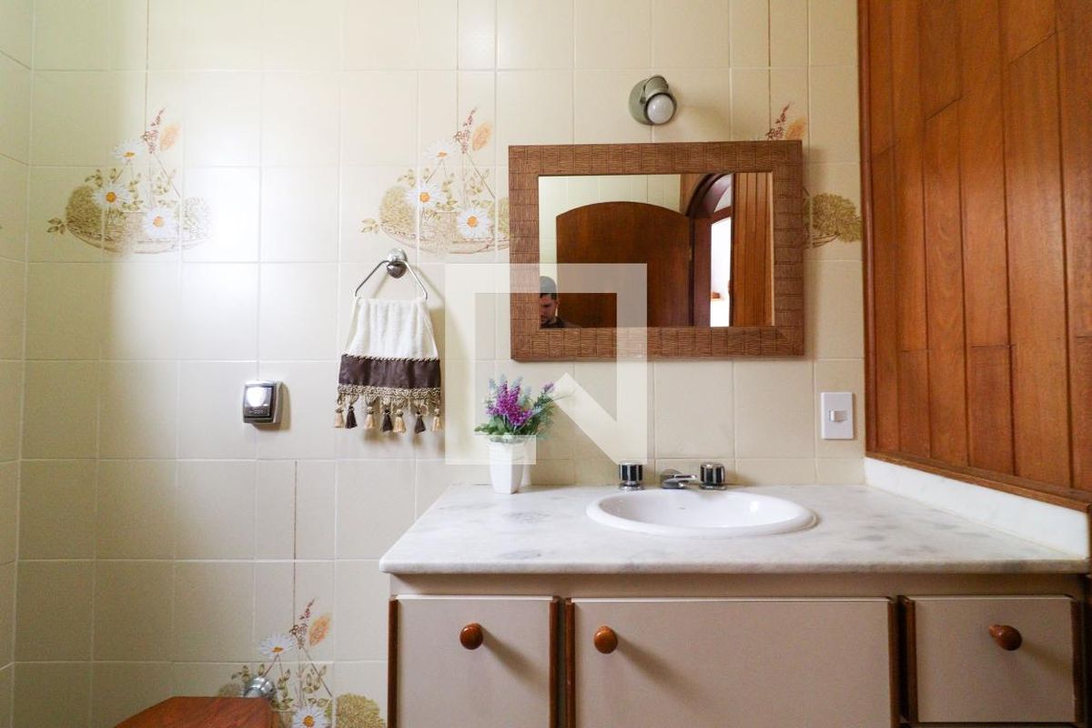 Casa à Venda - Jardim Flamboyant, 3 Quartos,  325 m2 em , Campinas - sp | SoloBR