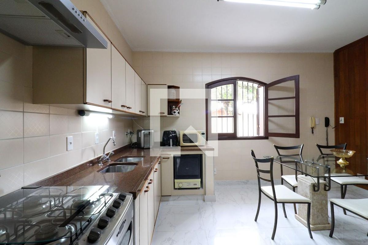 Casa à Venda - Jardim Flamboyant, 3 Quartos,  325 m2 em , Campinas - sp | SoloBR