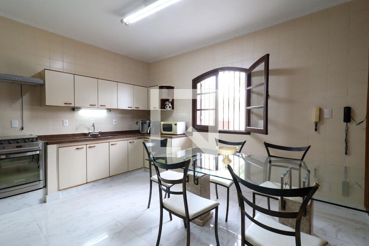 Casa à Venda - Jardim Flamboyant, 3 Quartos,  325 m2 em , Campinas - sp | SoloBR