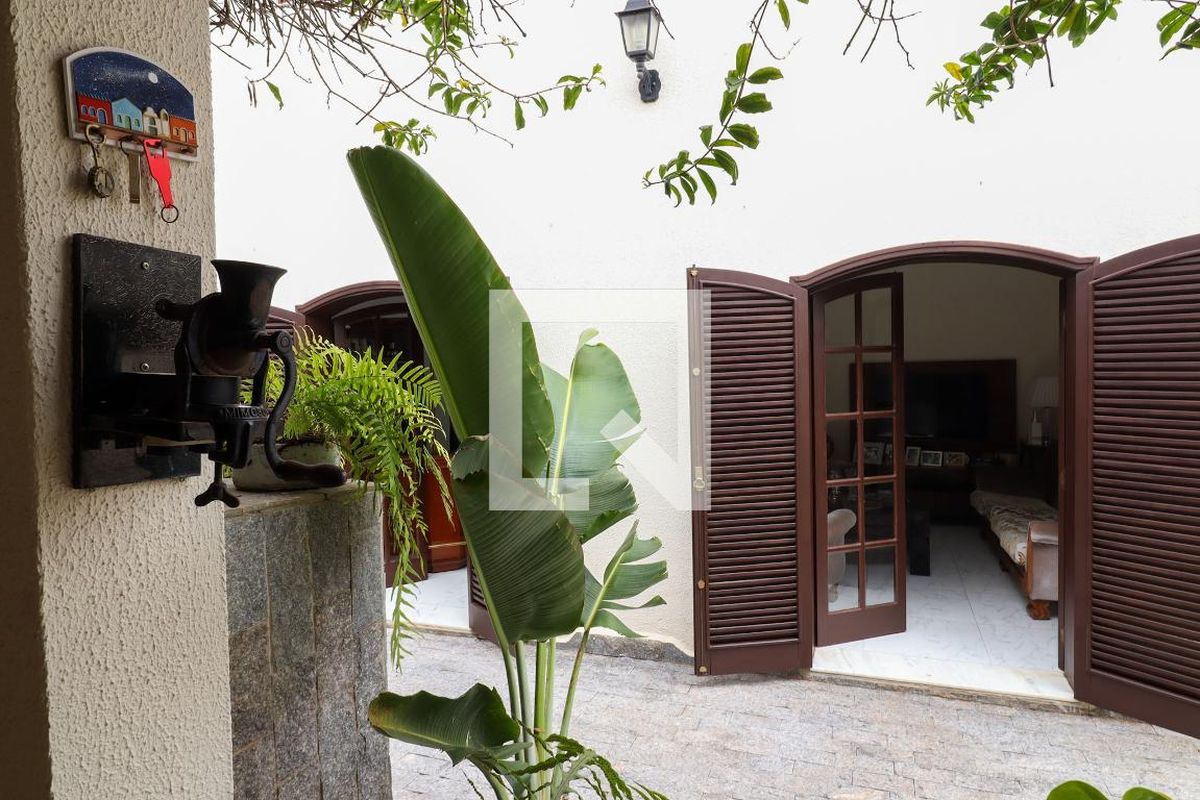 Casa à Venda - Jardim Flamboyant, 3 Quartos,  325 m2 em , Campinas - sp | SoloBR