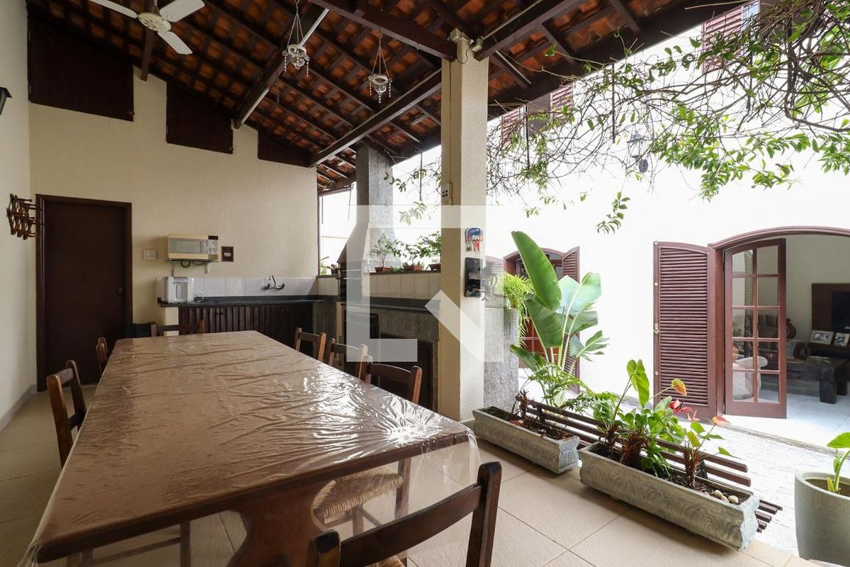 Casa à Venda - Jardim Flamboyant, 3 Quartos,  325 m2 em , Campinas - sp | SoloBR