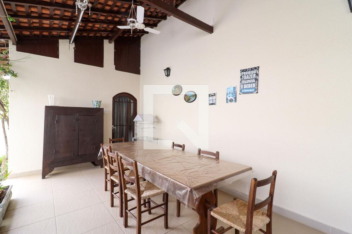 Casa à Venda - Jardim Flamboyant, 3 Quartos,  325 m2 em , Campinas - sp | SoloBR