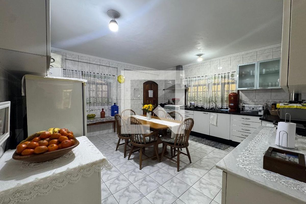 Casa, 3 quartos, 200 m² - Foto 16