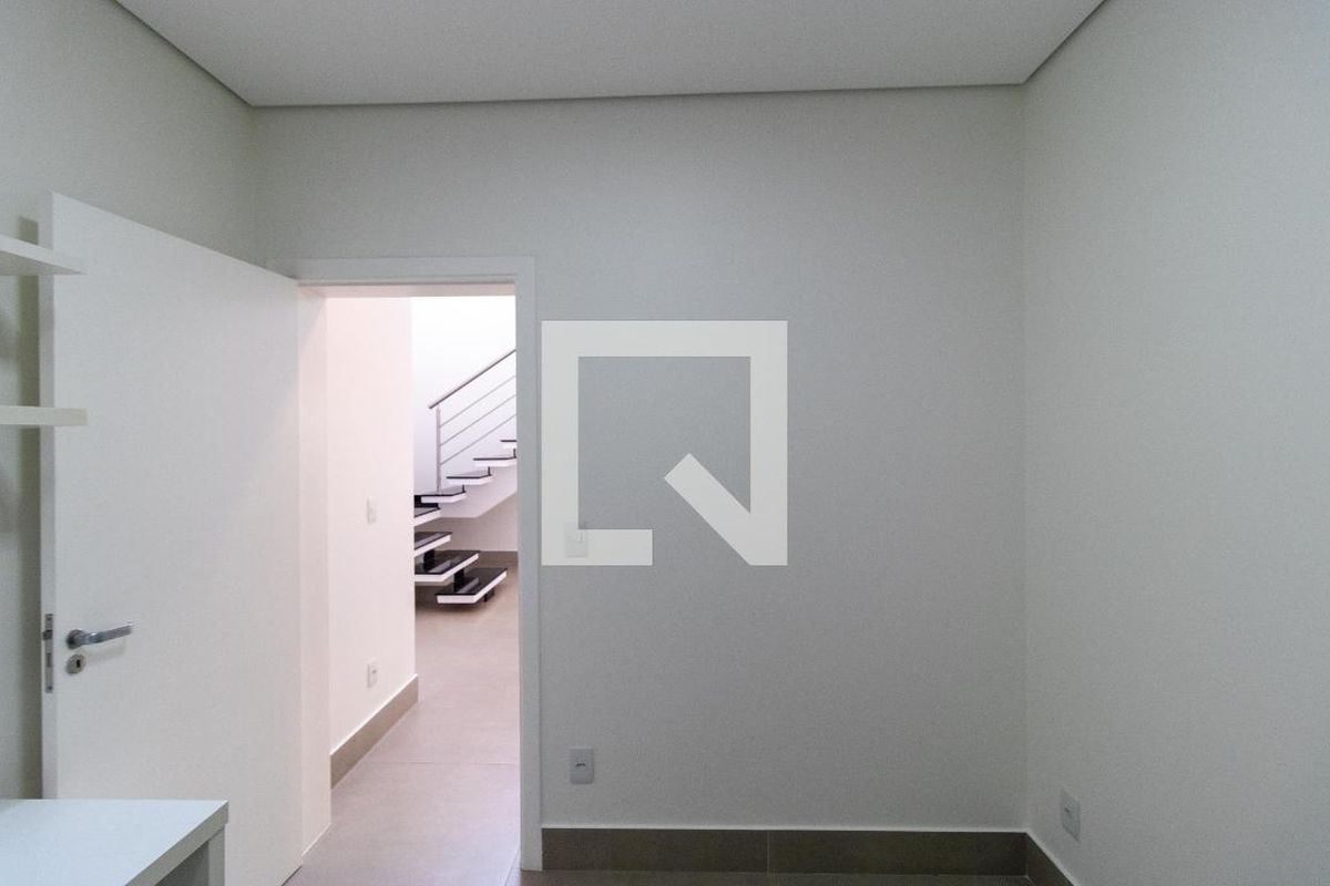 Casa à Venda - Swiss Park, 3 Quartos,  257 m2 em , Campinas - sp | SoloBR