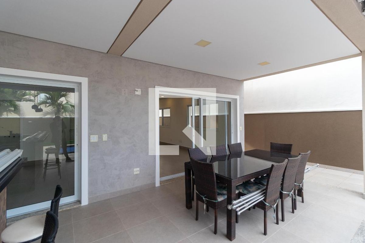Casa à Venda - Swiss Park, 3 Quartos,  257 m2 em , Campinas - sp | SoloBR