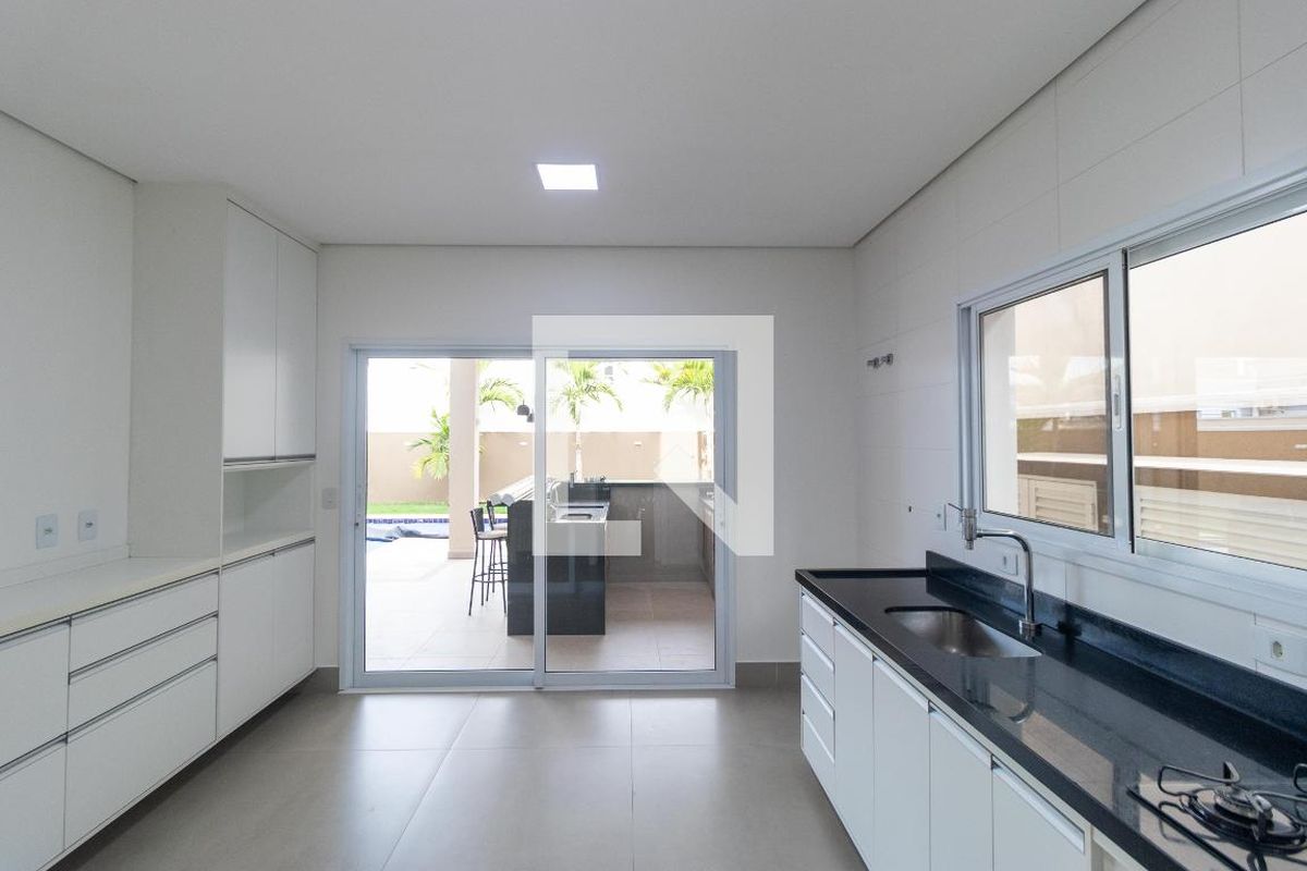 Casa à Venda - Swiss Park, 3 Quartos,  257 m2 em , Campinas - sp | SoloBR