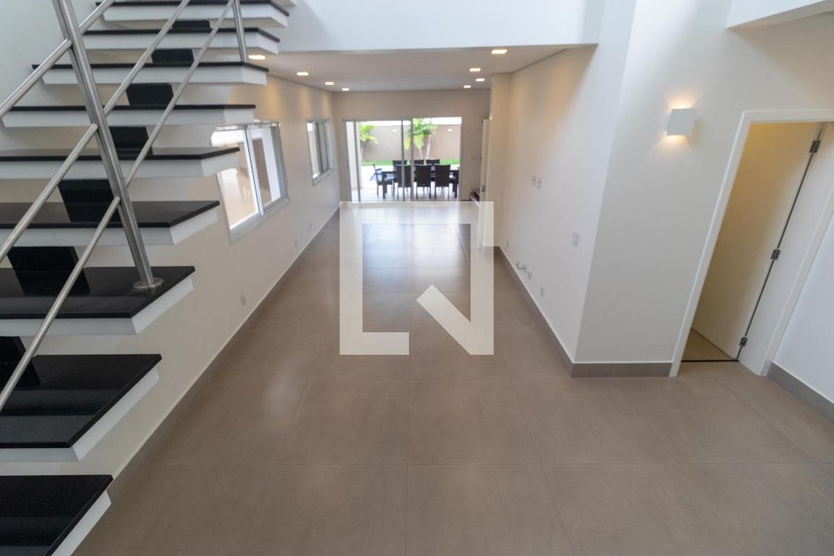 Casa à Venda - Swiss Park, 3 Quartos,  257 m2 em , Campinas - sp | SoloBR