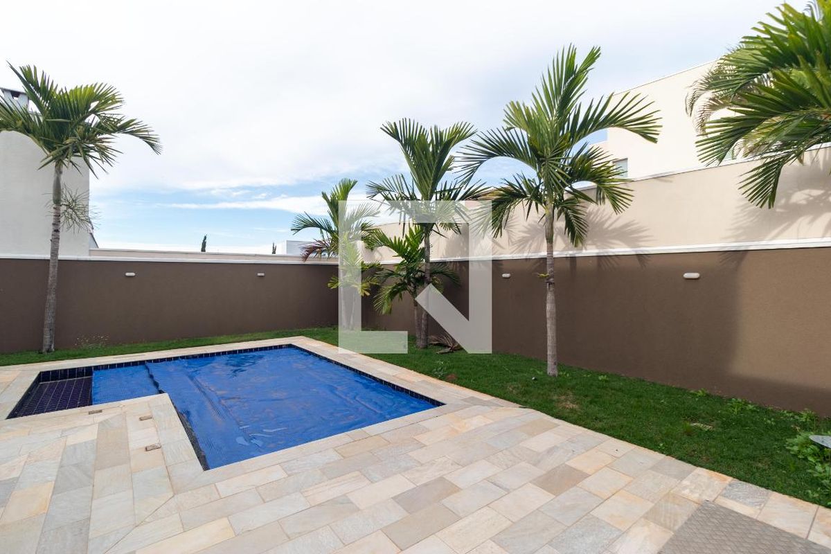 Casa à Venda - Swiss Park, 3 Quartos,  257 m2 em , Campinas - sp | SoloBR