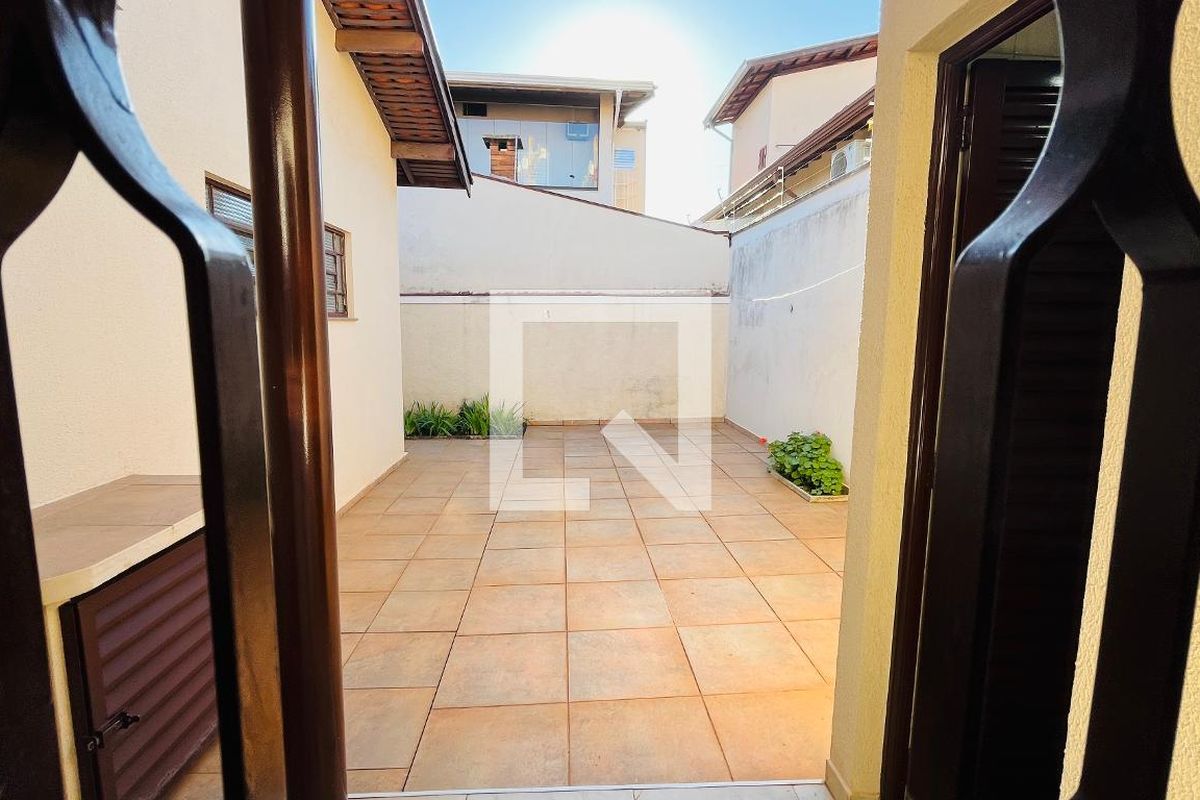 Casa à Venda - Jardim Flamboyant, 3 Quartos,  139 m2 em , Campinas - sp | SoloBR