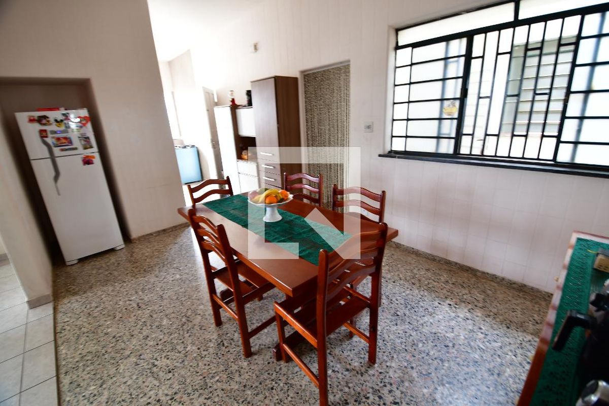 Casa à Venda - Jardim Planalto, 3 Quartos,  380 m2 em , Campinas - sp | SoloBR