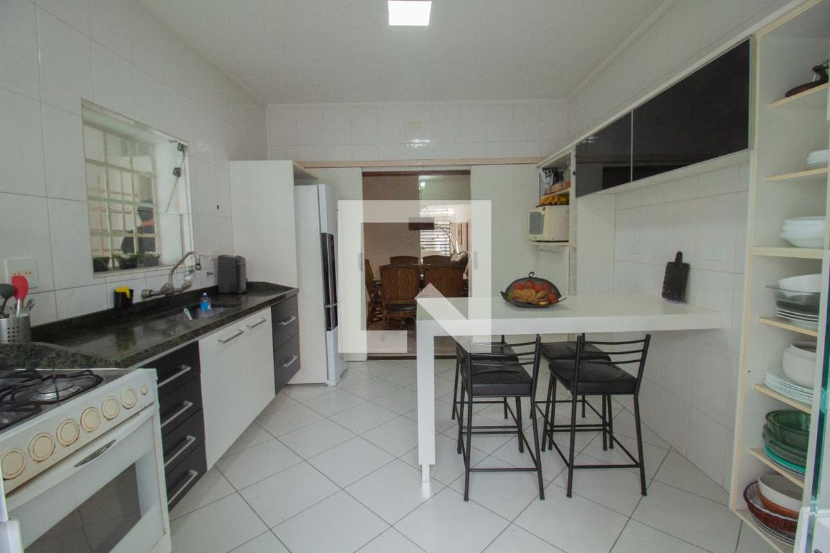 Casa, 4 quartos, 230 m² - Foto 46