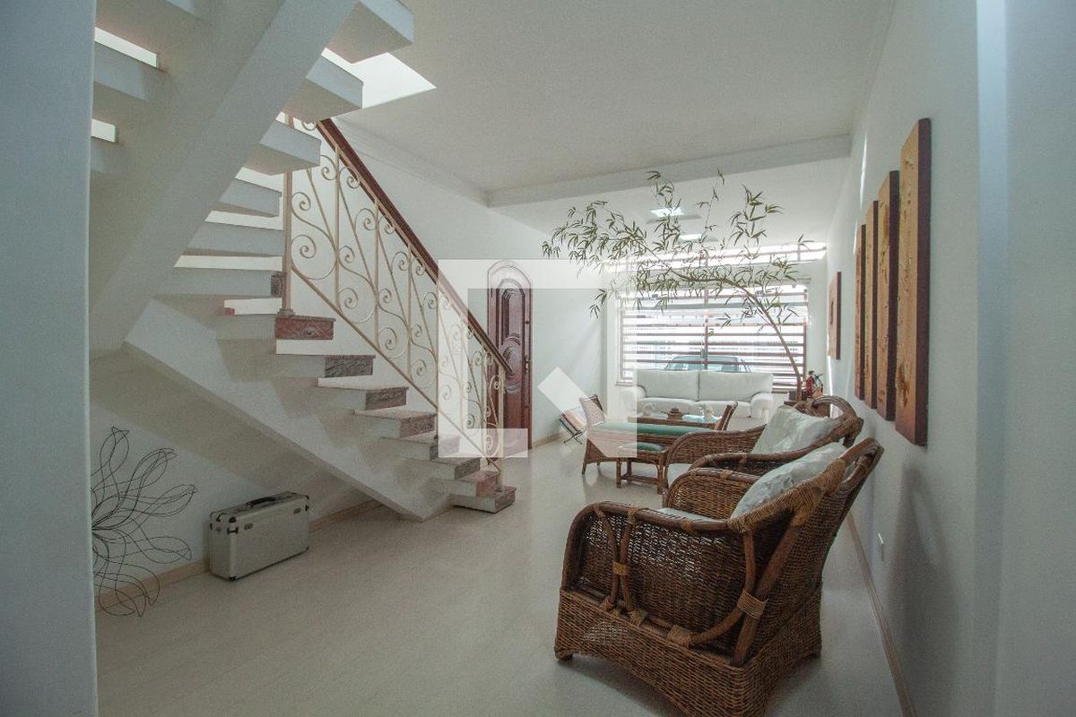 Casa, 4 quartos, 230 m² - Foto 1