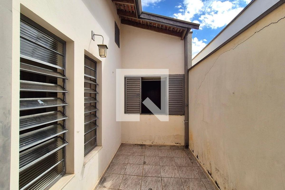 Casa à Venda - Parque Prado, 4 Quartos,  250 m2 em , Campinas - sp | SoloBR