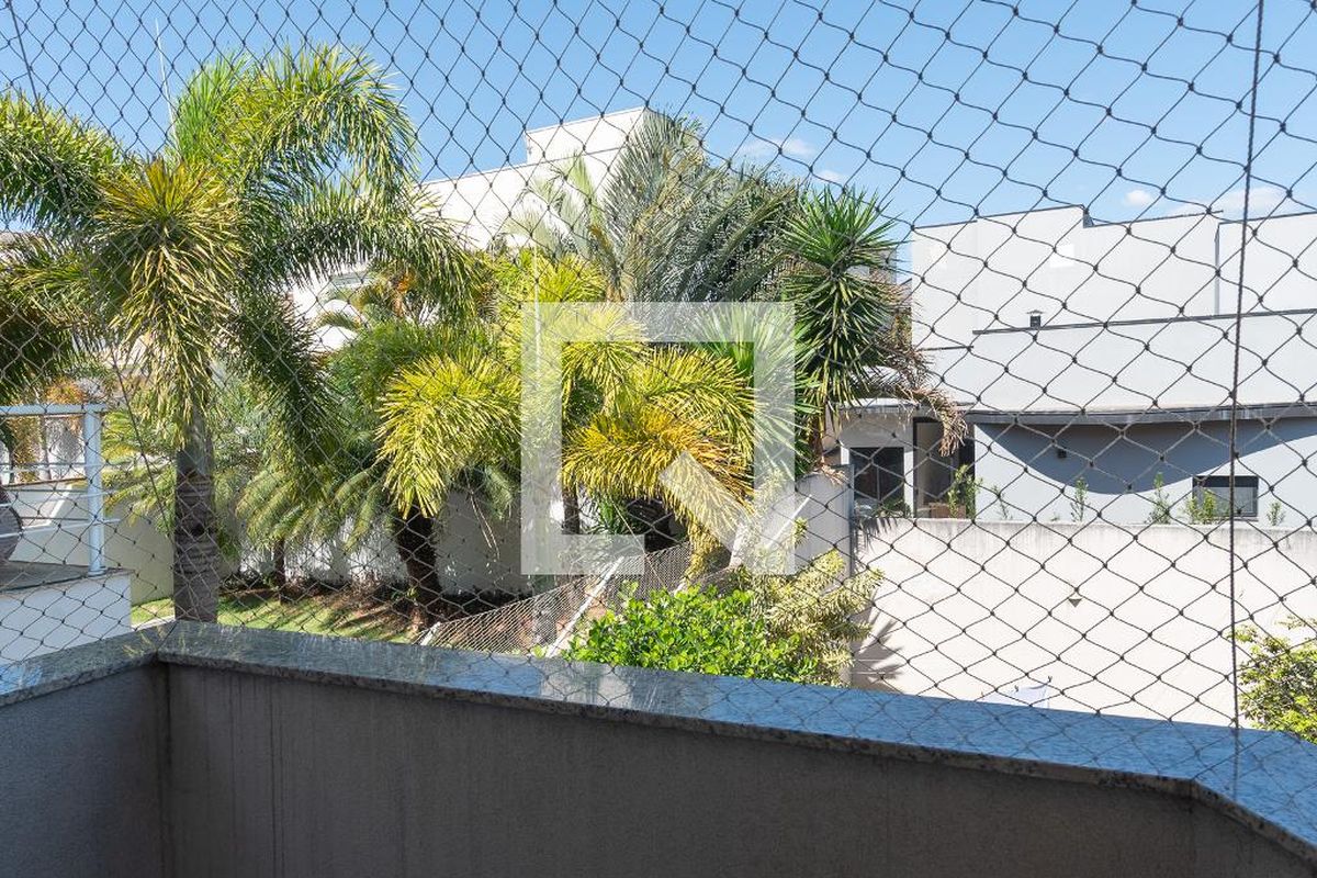 Casa à Venda - Swiss Park, 3 Quartos,  242 m2 em , Campinas - sp | SoloBR