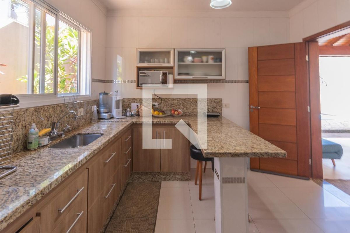 Casa à Venda - Swiss Park, 3 Quartos,  242 m2 em , Campinas - sp | SoloBR