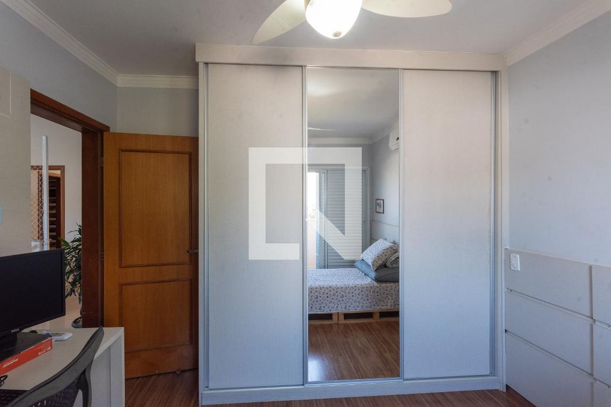 Casa à Venda - Swiss Park, 3 Quartos,  242 m2 em , Campinas - sp | SoloBR