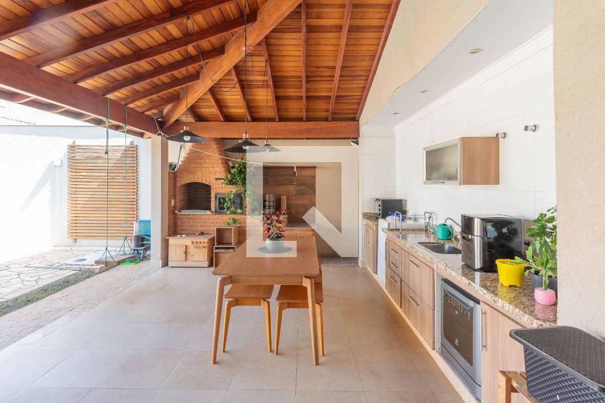 Casa à Venda - Swiss Park, 3 Quartos,  242 m2 em , Campinas - sp | SoloBR