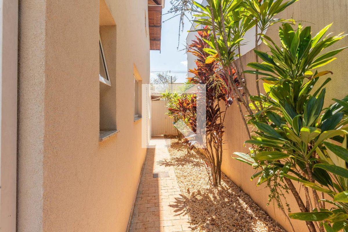 Casa à Venda - Swiss Park, 3 Quartos,  242 m2 em , Campinas - sp | SoloBR