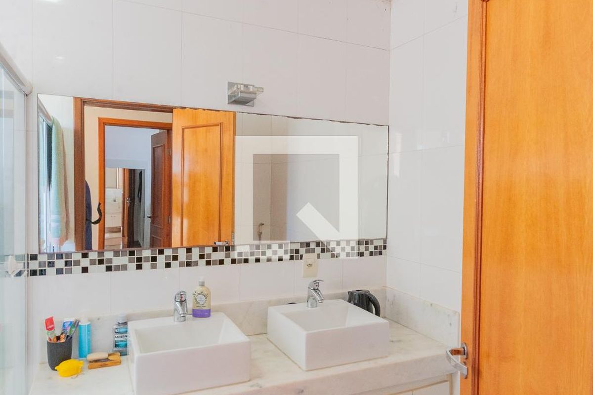 Casa à Venda - Swiss Park, 3 Quartos,  242 m2 em , Campinas - sp | SoloBR