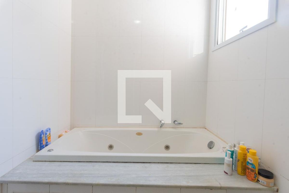 Casa à Venda - Swiss Park, 3 Quartos,  242 m2 em , Campinas - sp | SoloBR