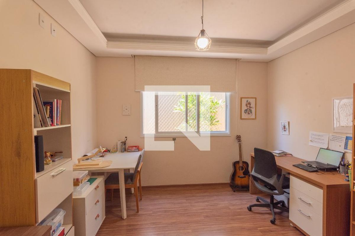 Casa à Venda - Swiss Park, 3 Quartos,  242 m2 em , Campinas - sp | SoloBR