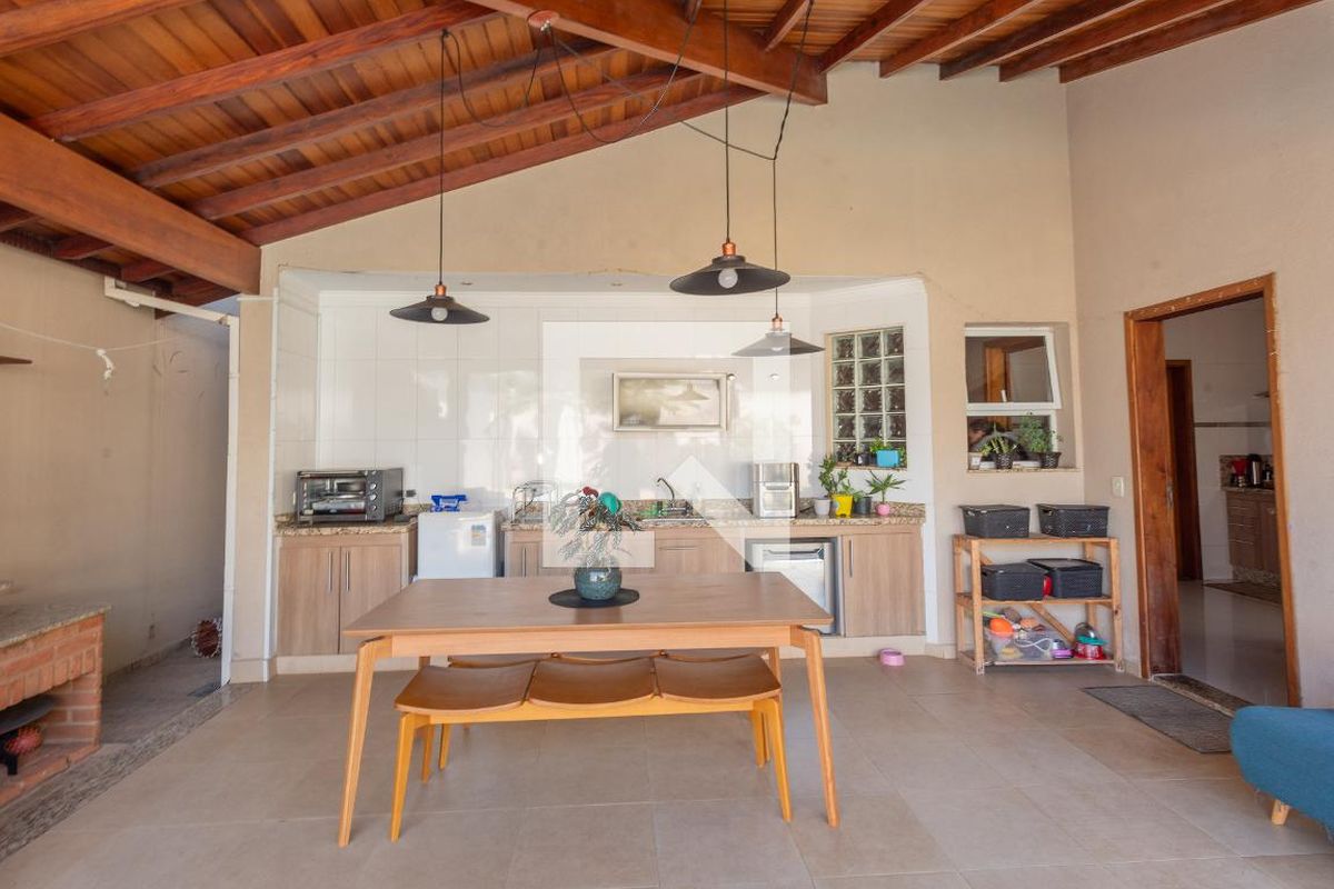 Casa à Venda - Swiss Park, 3 Quartos,  242 m2 em , Campinas - sp | SoloBR