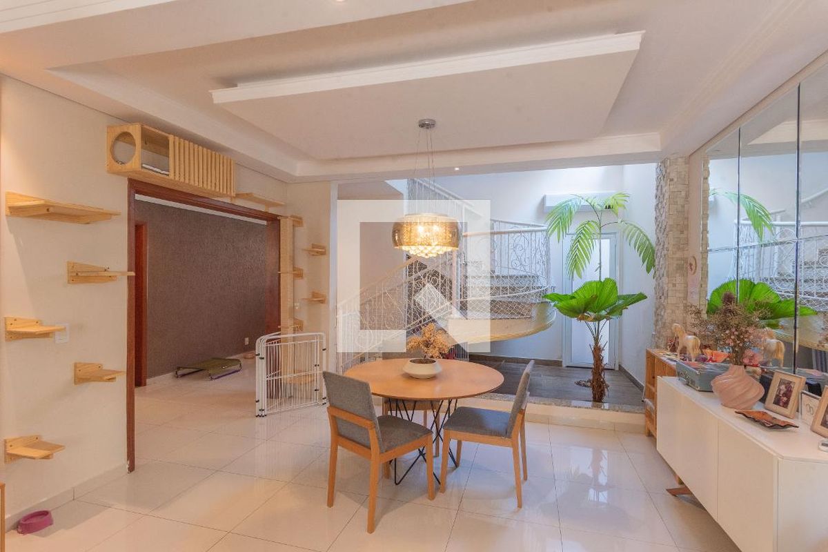 Casa à Venda - Swiss Park, 3 Quartos,  242 m2 em , Campinas - sp | SoloBR