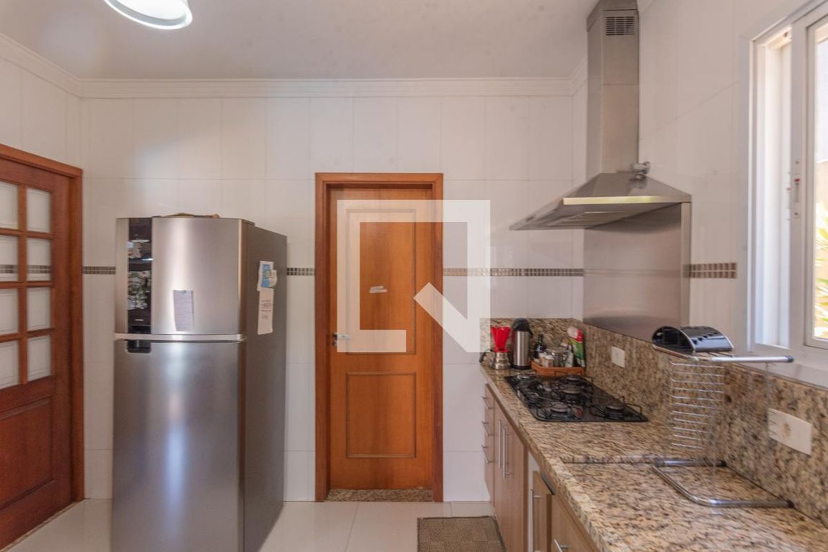 Casa à Venda - Swiss Park, 3 Quartos,  242 m2 em , Campinas - sp | SoloBR