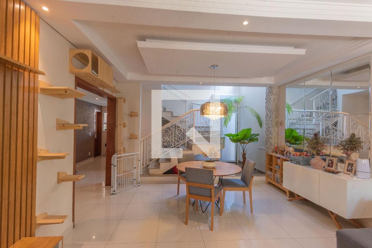 Casa à Venda - Swiss Park, 3 Quartos,  242 m2 em , Campinas - sp | SoloBR