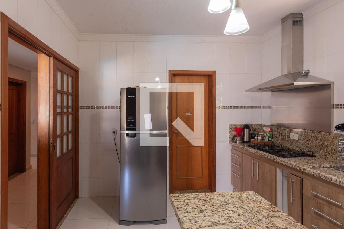 Casa à Venda - Swiss Park, 3 Quartos,  242 m2 em , Campinas - sp | SoloBR