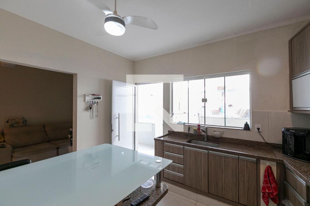 Casa à Venda - Jardim Flamboyant, 3 Quartos,  228 m2 em , Campinas - sp | SoloBR