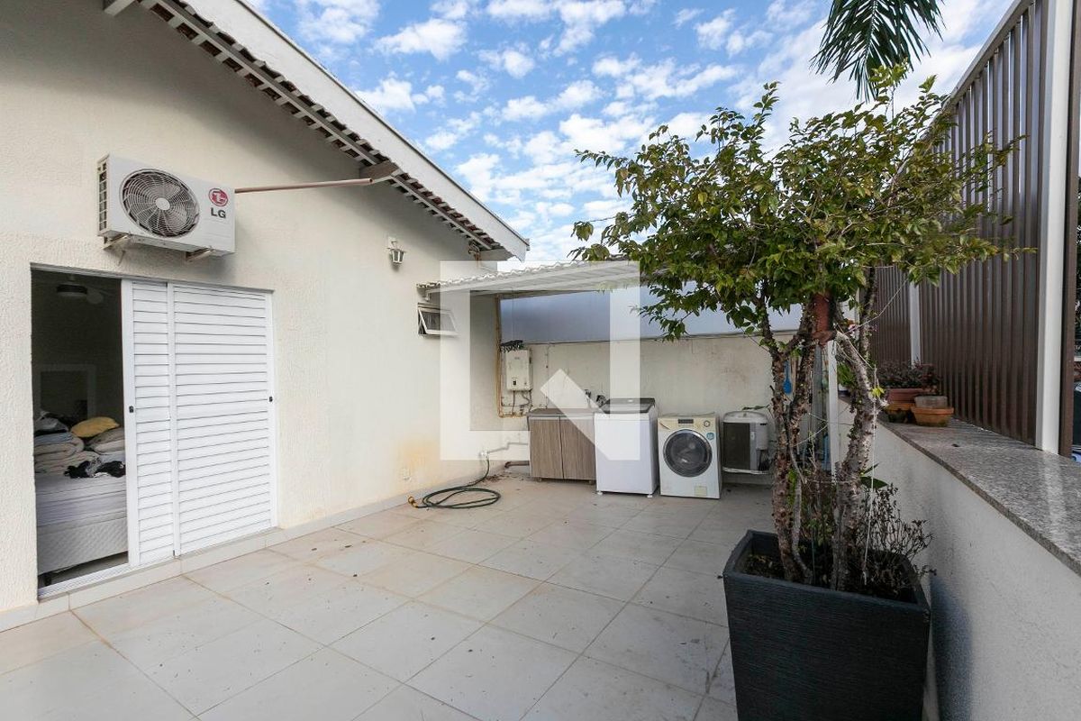 Casa à Venda - Jardim Flamboyant, 3 Quartos,  228 m2 em , Campinas - sp | SoloBR