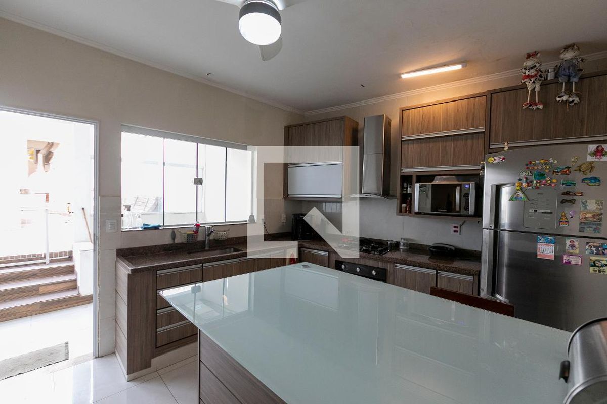 Casa à Venda - Jardim Flamboyant, 3 Quartos,  228 m2 em , Campinas - sp | SoloBR
